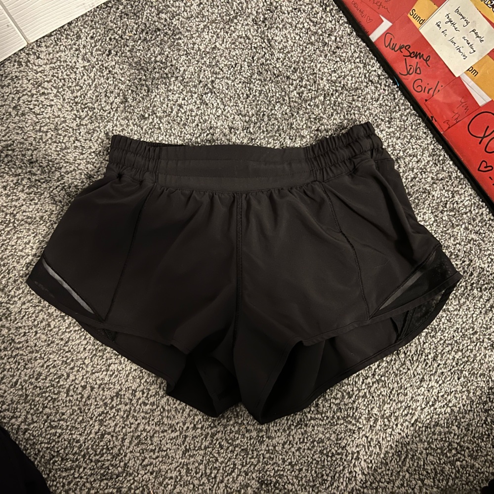 LULULEMON HOTTY HOT SHORTS 2.5” LOWRISE
